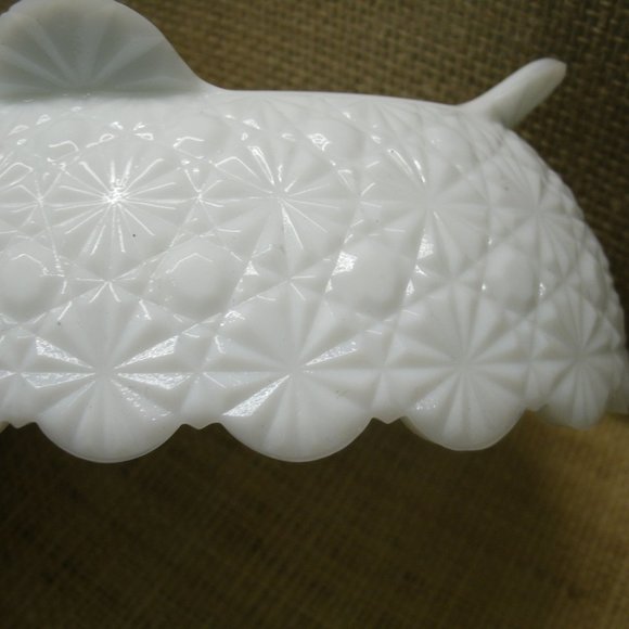 Vintage Fenton Milk Glass Daisy & Button Footed Dish - Picture 13 of 16